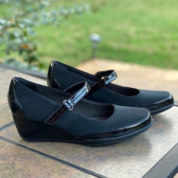 clarks black wedge shoes